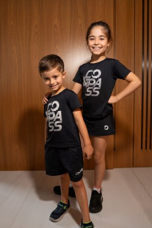 CAMISETA DRY INFANTIL  LOGO RISCADO